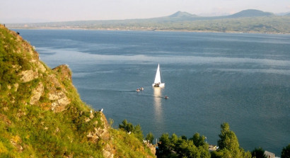 На озере Севан откроется центр инклюзивного яхтинга